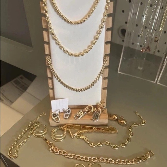 70 Piece Jewelry Collection 18k Gold Plated - Picture 5 of 10